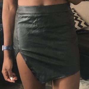 PLEATHER SKIRT